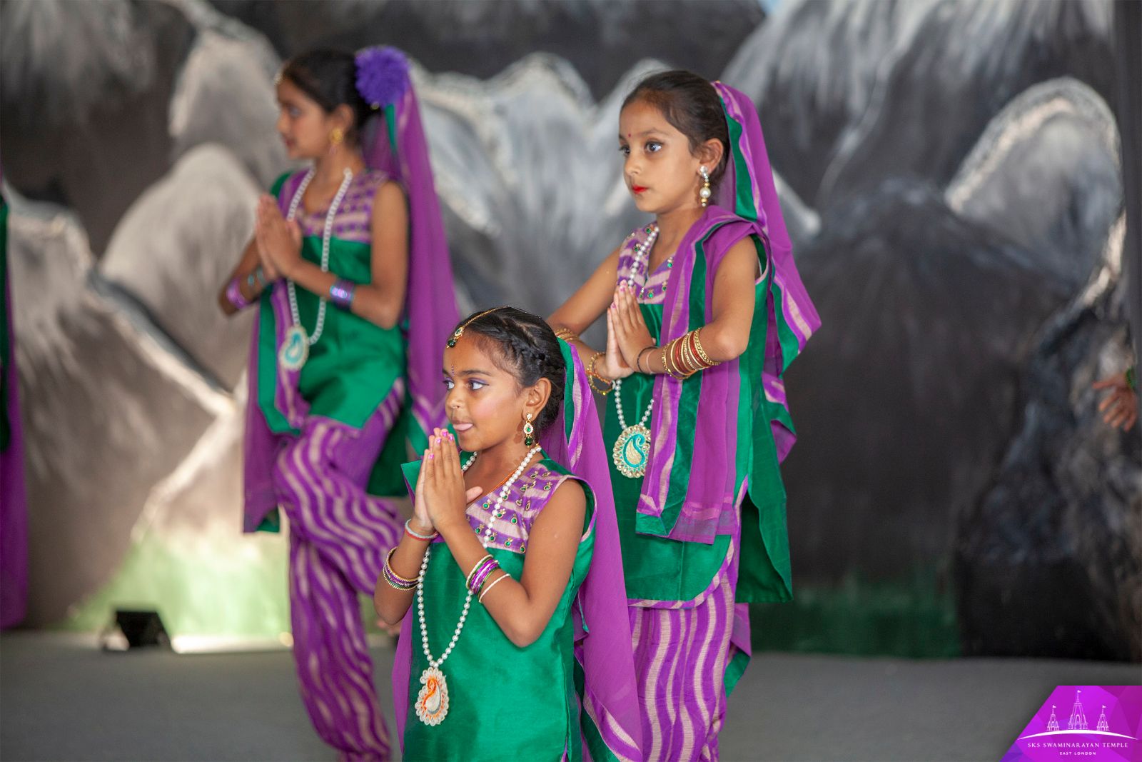 ©1987-2017 SKS Swaminarayan Temple East London